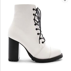 Rayes myles white boot 7.5 NEW